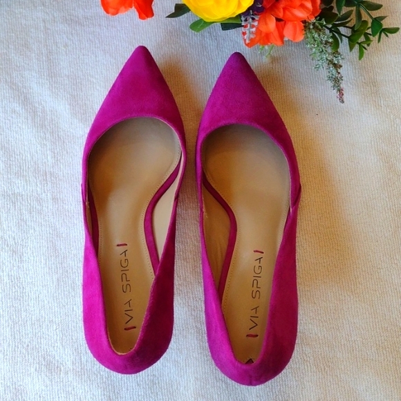 NEW Fierce and Fabulous Via Spiga Fuschia Suede Pumps - Picture 3 of 9